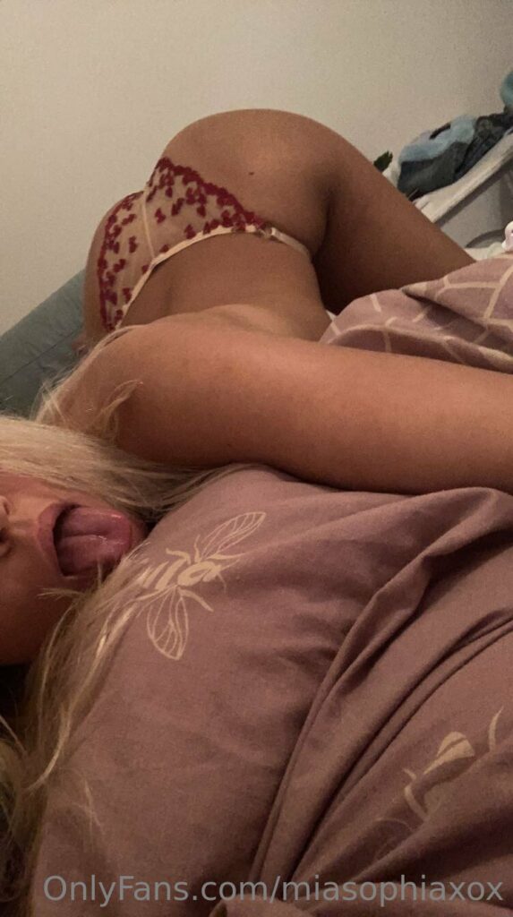 @OnlyShareOfficial-TELEGRAM-5-573x1024 Thelottielavine Nude