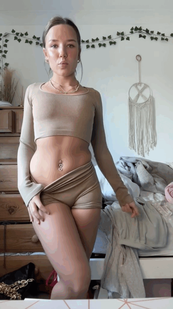 @OnlyShareOfficial-TELEGRAM-8-573x1024 Thelottielavine Nude