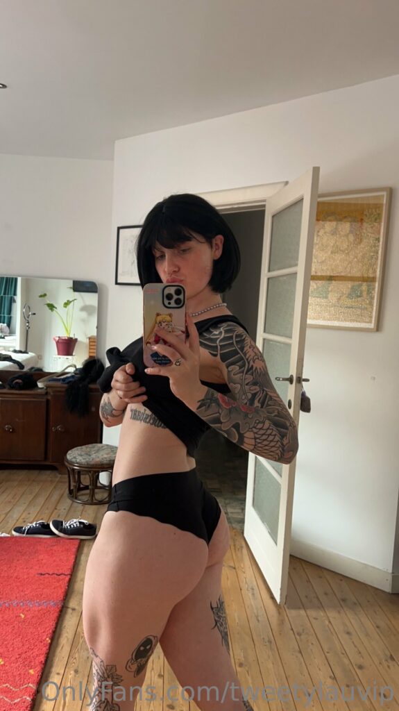 freephotoporno.com-tweetylaura-nude-2025-07-13_19-39-03_548145-575x1024 Tweetylaura Nude